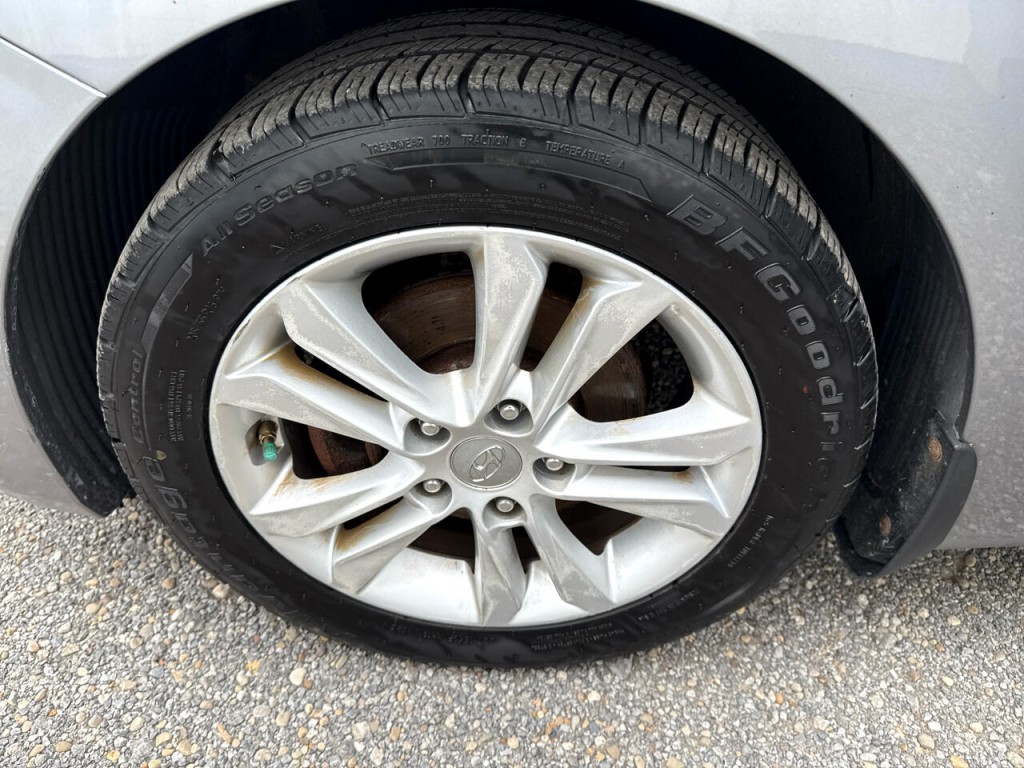 2013 Hyundai Elantra Image 17