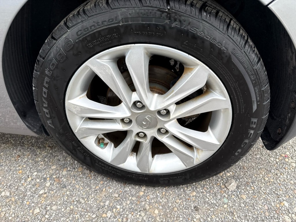2013 Hyundai Elantra Image 18