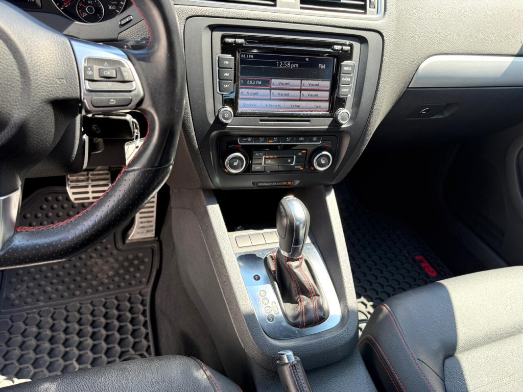 2012 Volkswagen Jetta Image 11