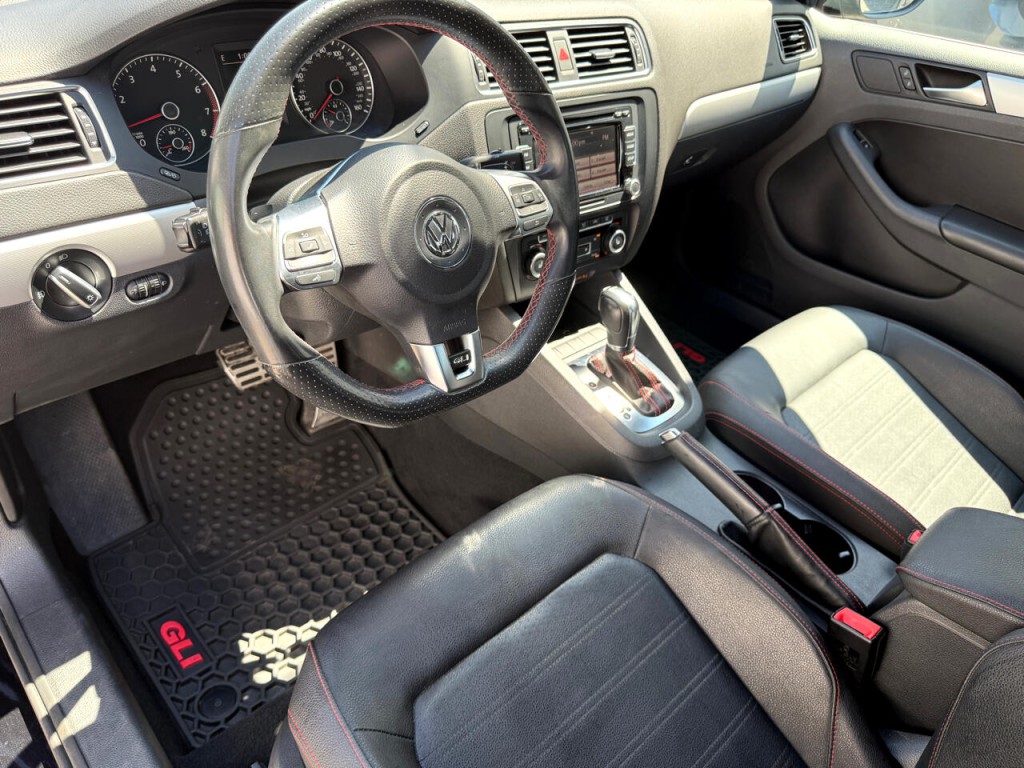 2012 Volkswagen Jetta Image 17