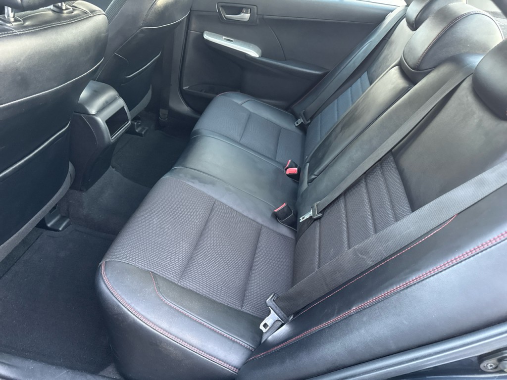 2014 Toyota Camry Image 10