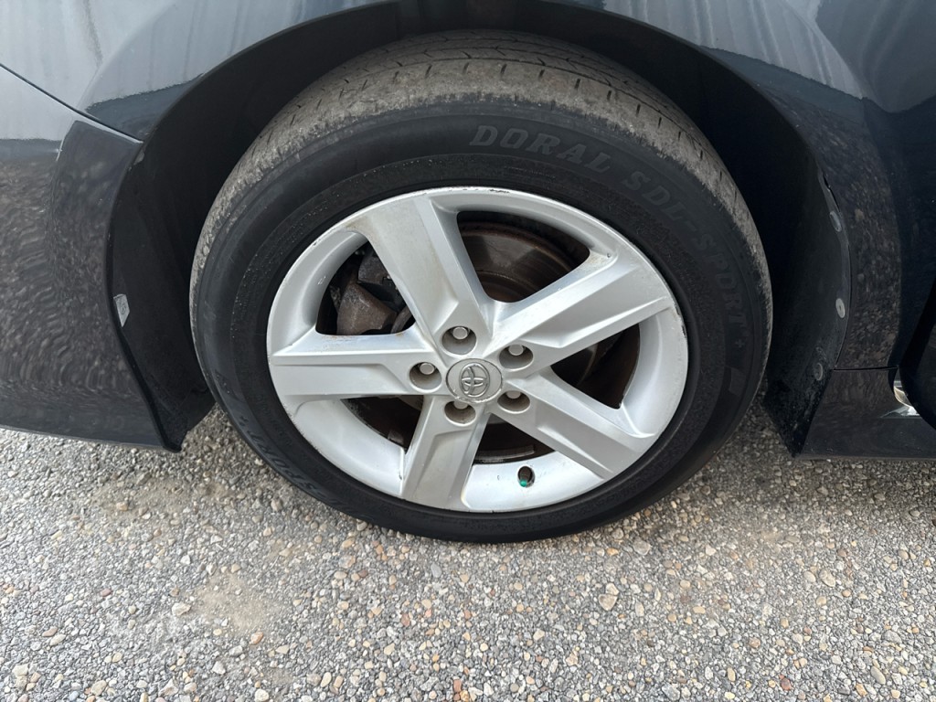 2014 Toyota Camry Image 17