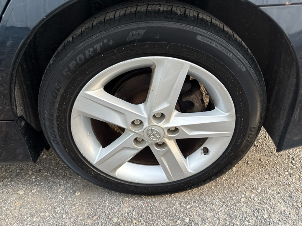 2014 Toyota Camry Image 18