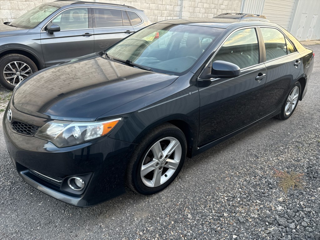 2014 Toyota Camry Image 2