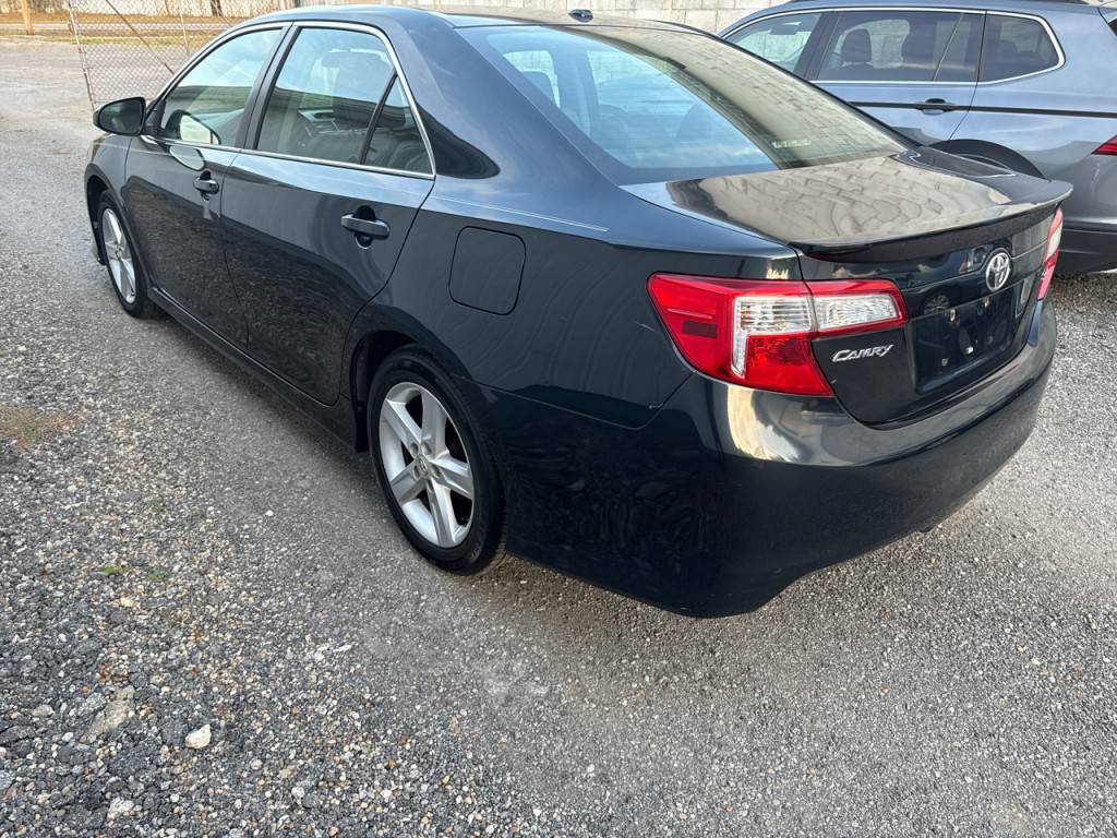 2014 Toyota Camry Image 3