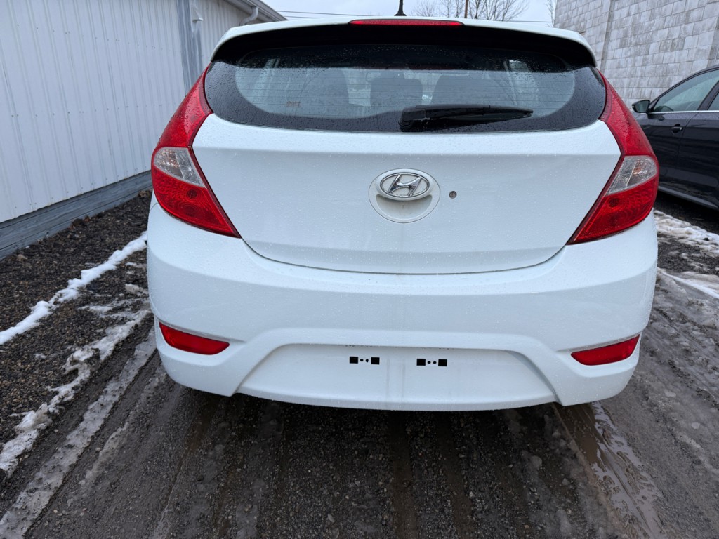 2012 Hyundai Accent Image 4