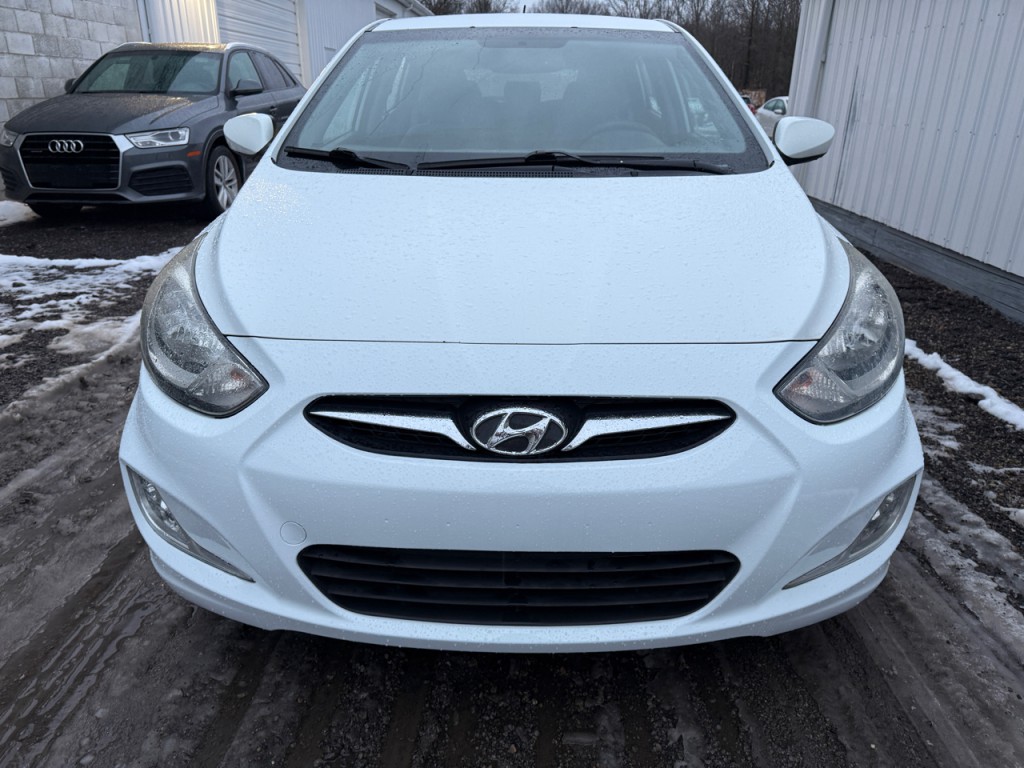 2012 Hyundai Accent Image 7