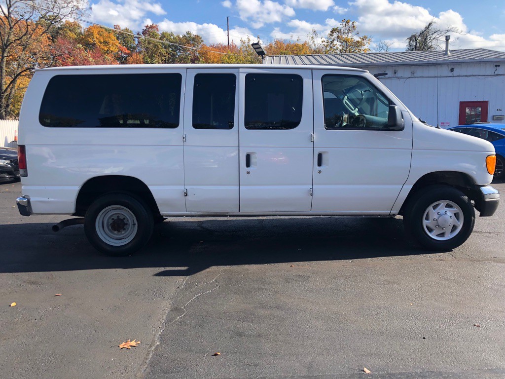 2007 Ford Econoline Image 4