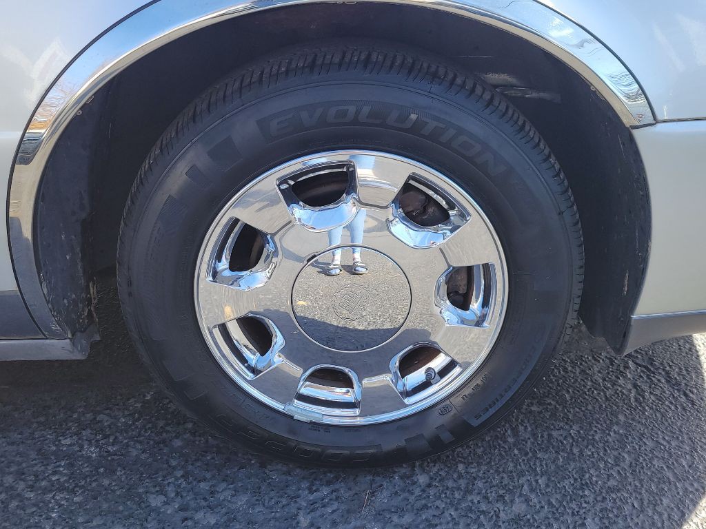 2001 Cadillac DeVille Image 3