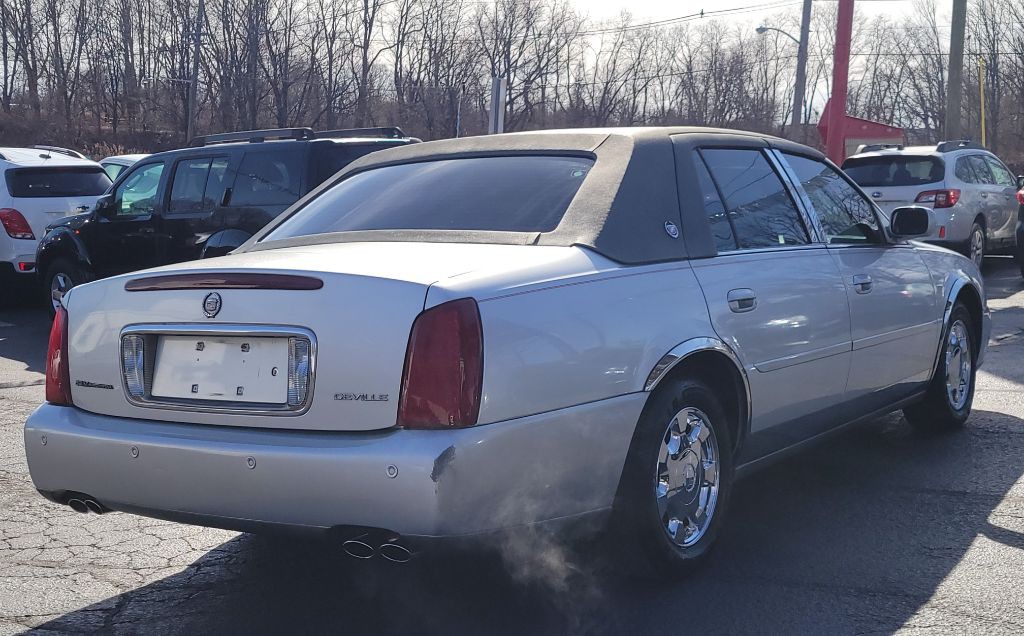 2001 Cadillac DeVille Image 4