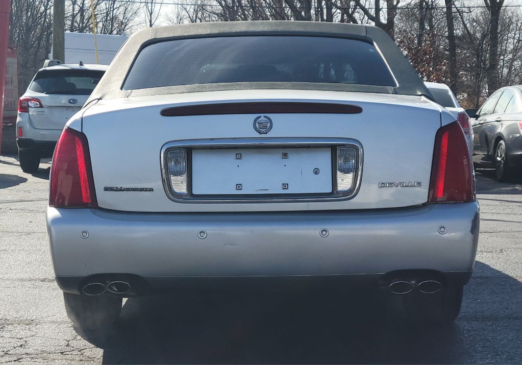 2001 Cadillac DeVille Image 6
