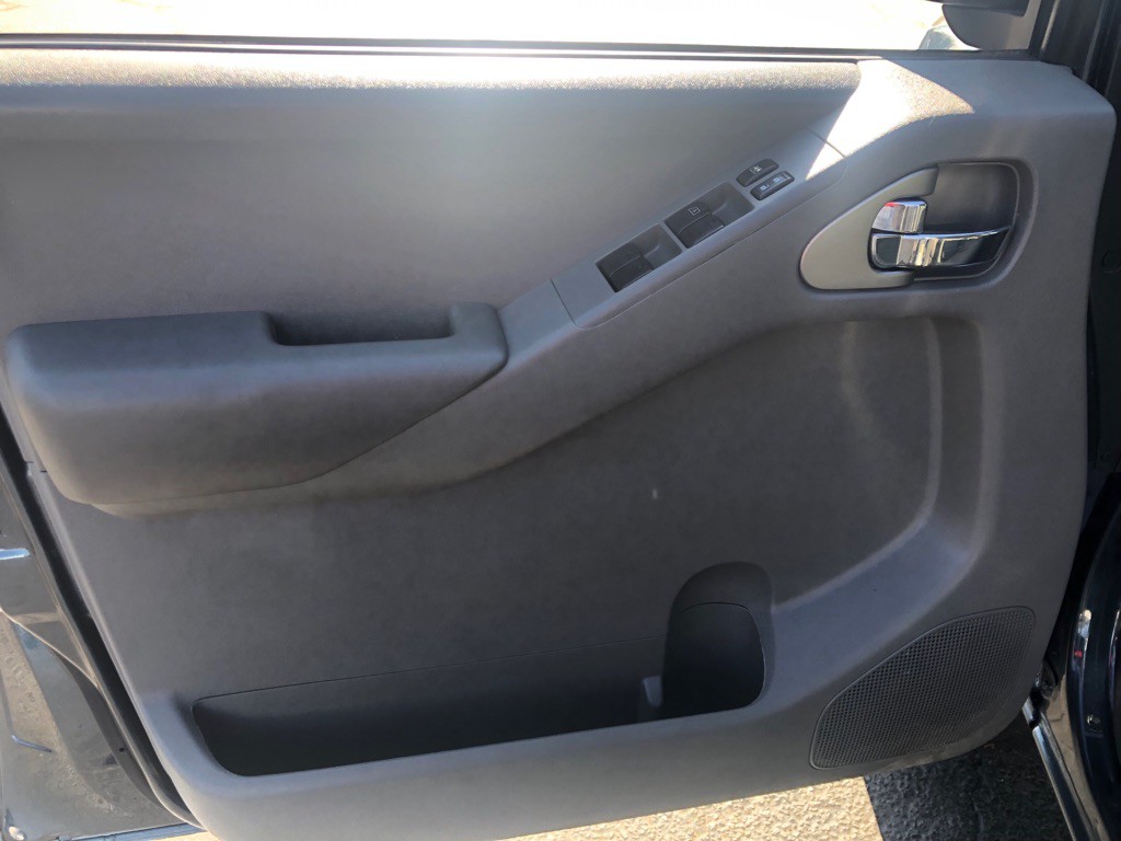 2013 Nissan Frontier Image 16