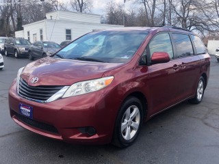 Image for 2011 Toyota Sienna LE ID: 6384452