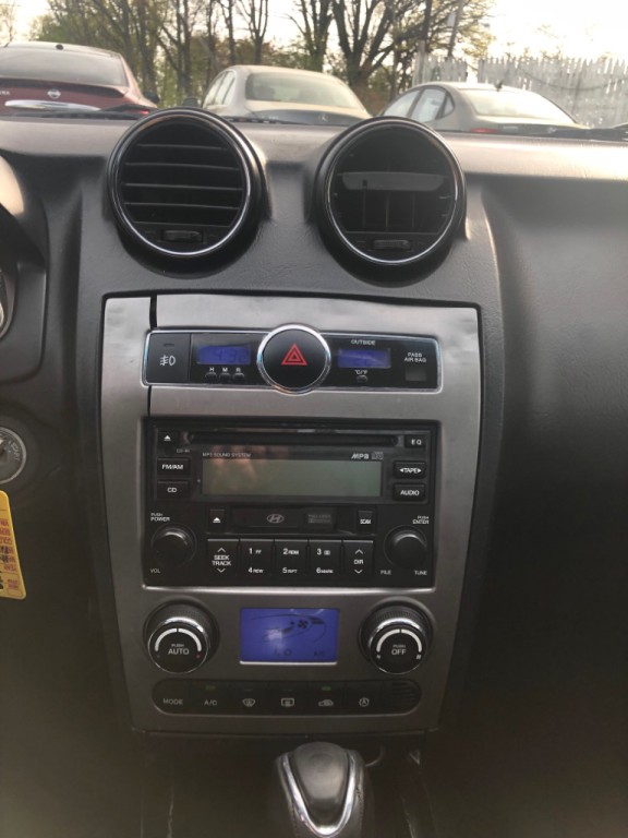 2007 Hyundai Tiburon Image 22