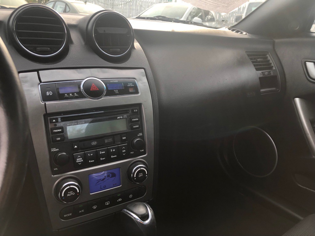 2007 Hyundai Tiburon Image 23