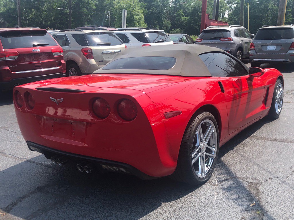 2005 Chevrolet Corvette Image 2