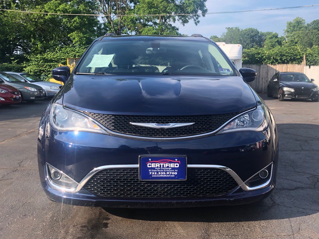 2017 Chrysler Pacifica Image 7