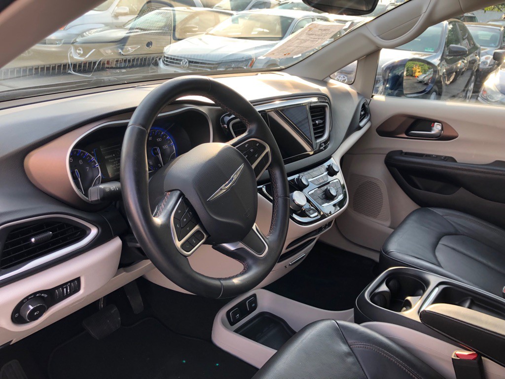 2017 Chrysler Pacifica Image 11