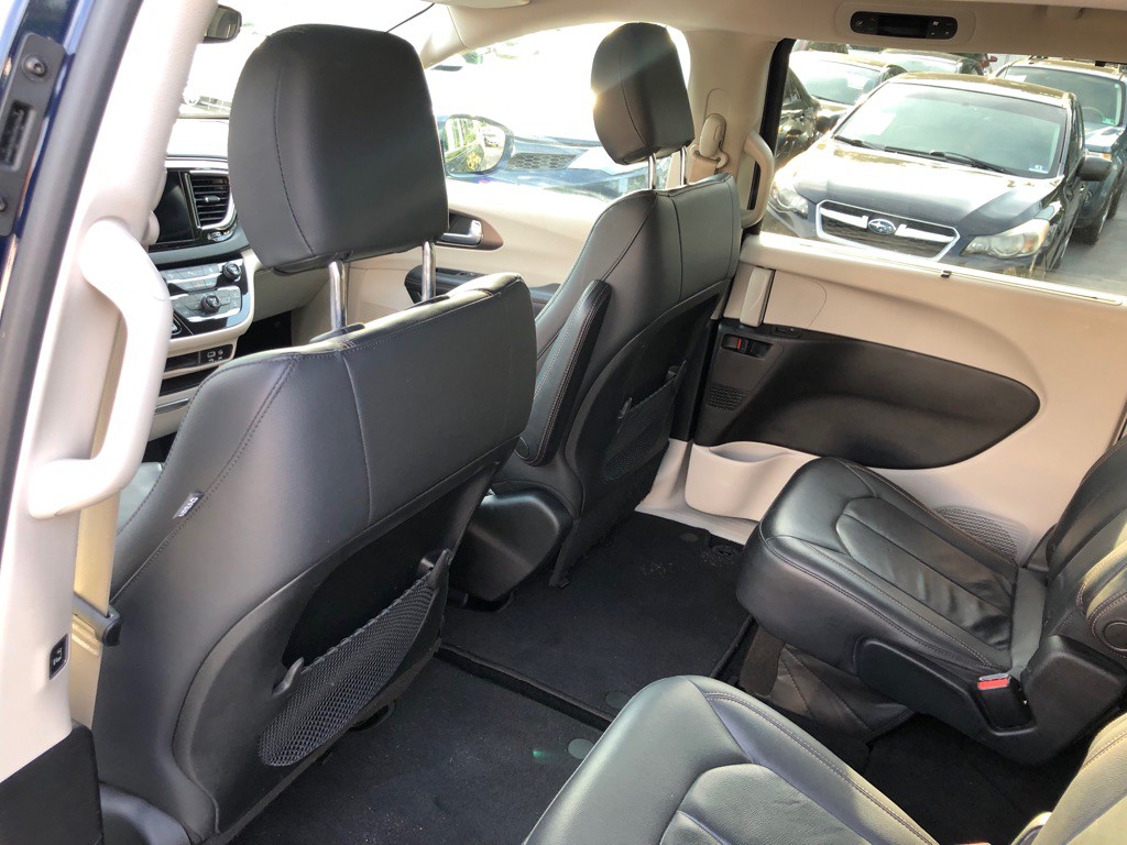 2017 Chrysler Pacifica Image 16