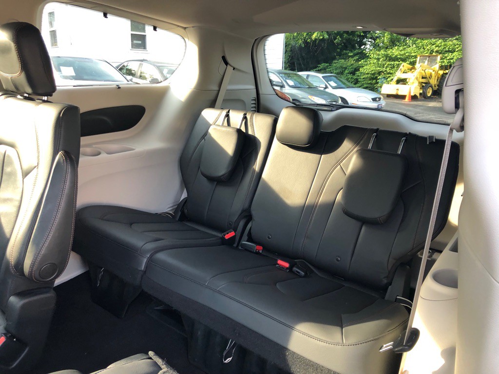 2017 Chrysler Pacifica Image 17