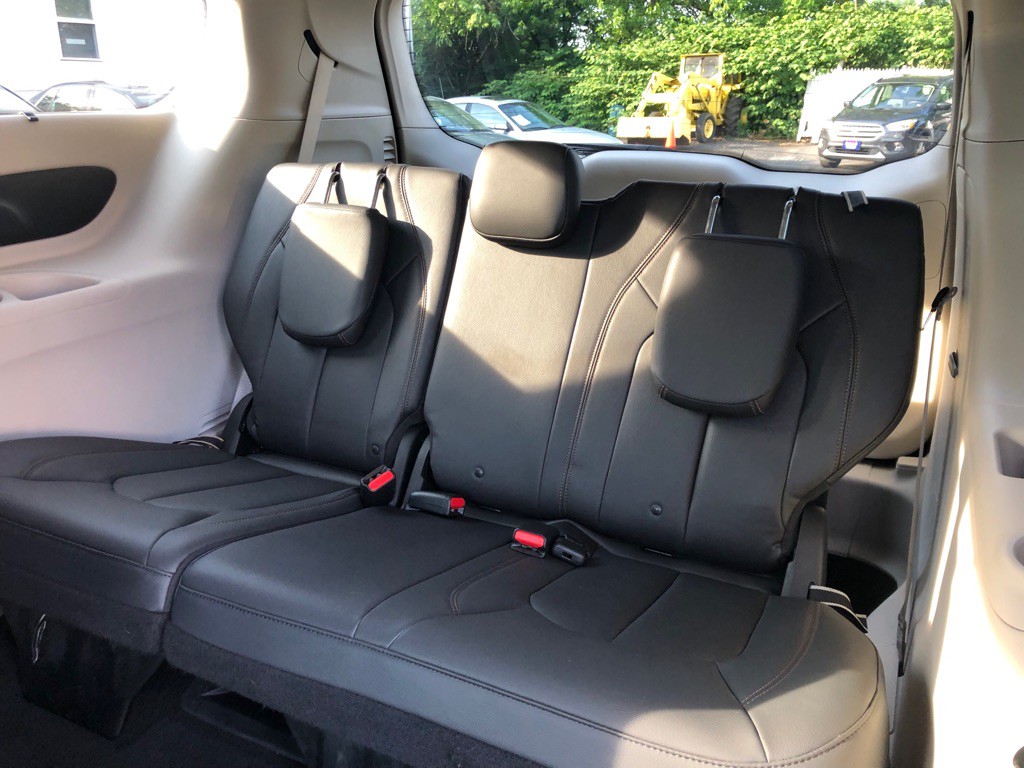 2017 Chrysler Pacifica Image 18