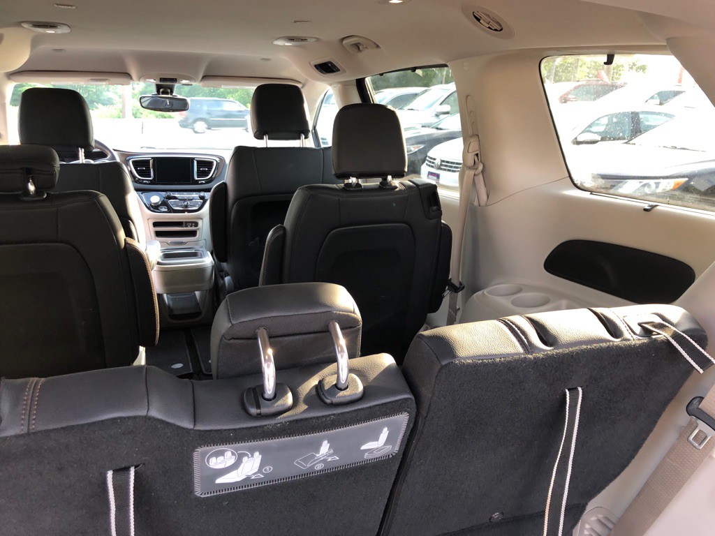 2017 Chrysler Pacifica Image 23