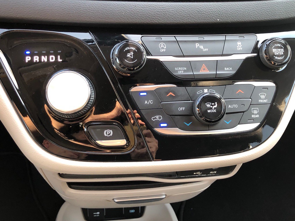2017 Chrysler Pacifica Image 27