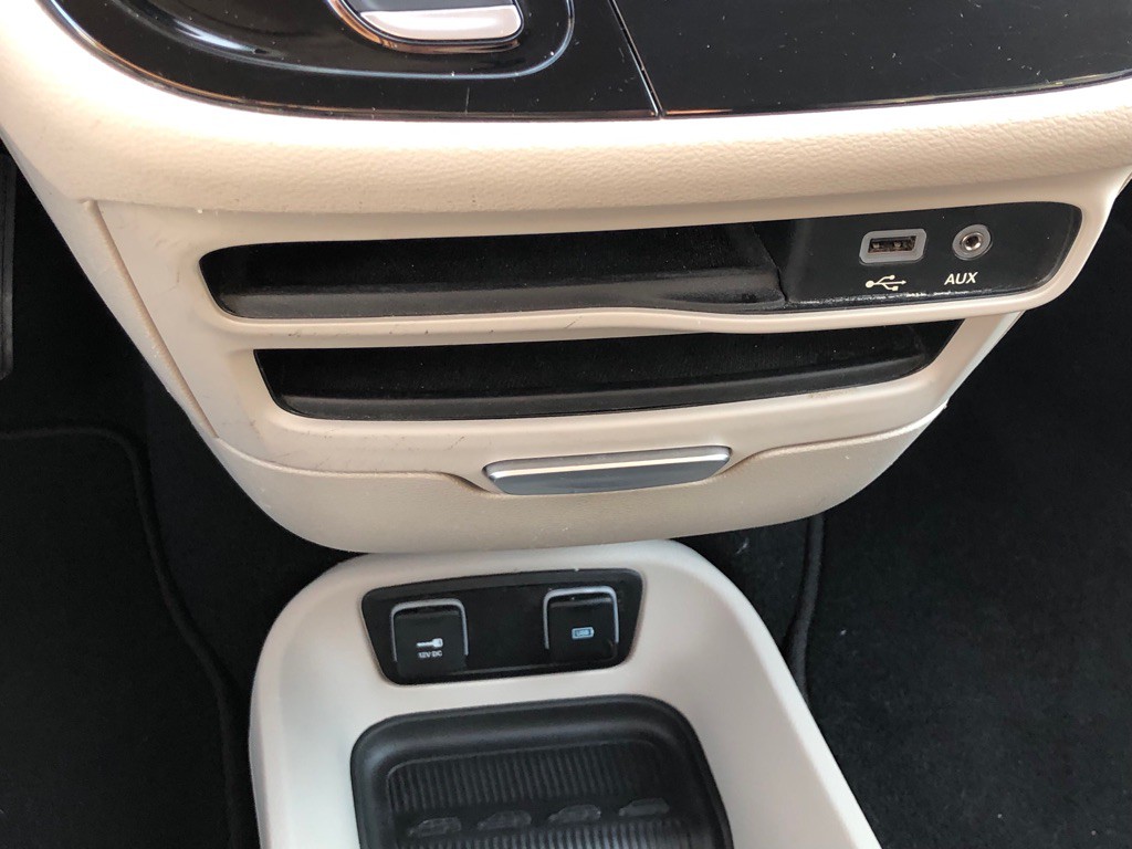 2017 Chrysler Pacifica Image 28