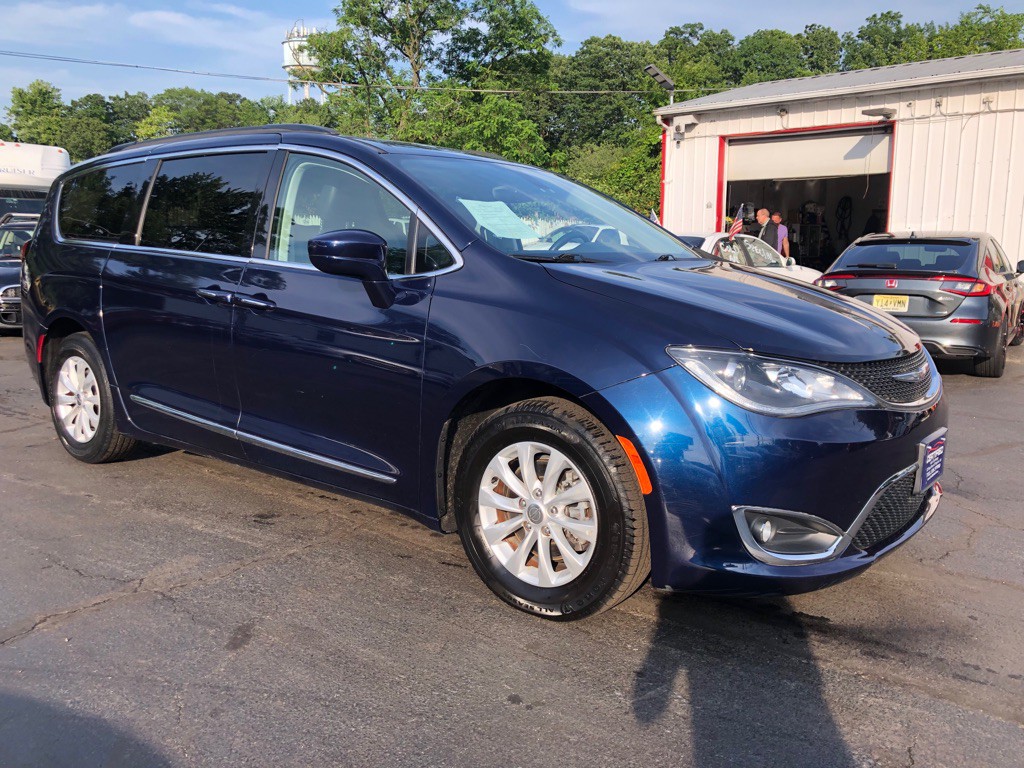 2017 Chrysler Pacifica Image 6
