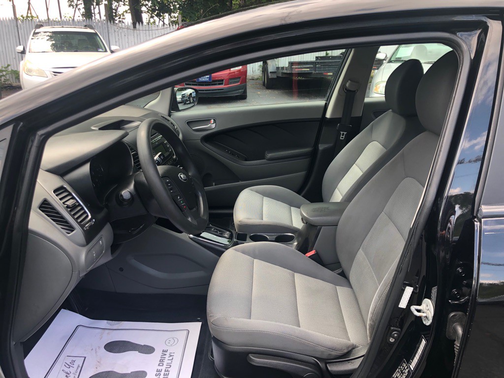 2017 Kia Forte Image 2