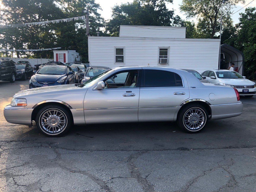 2007 Lincoln Town Car Image 3