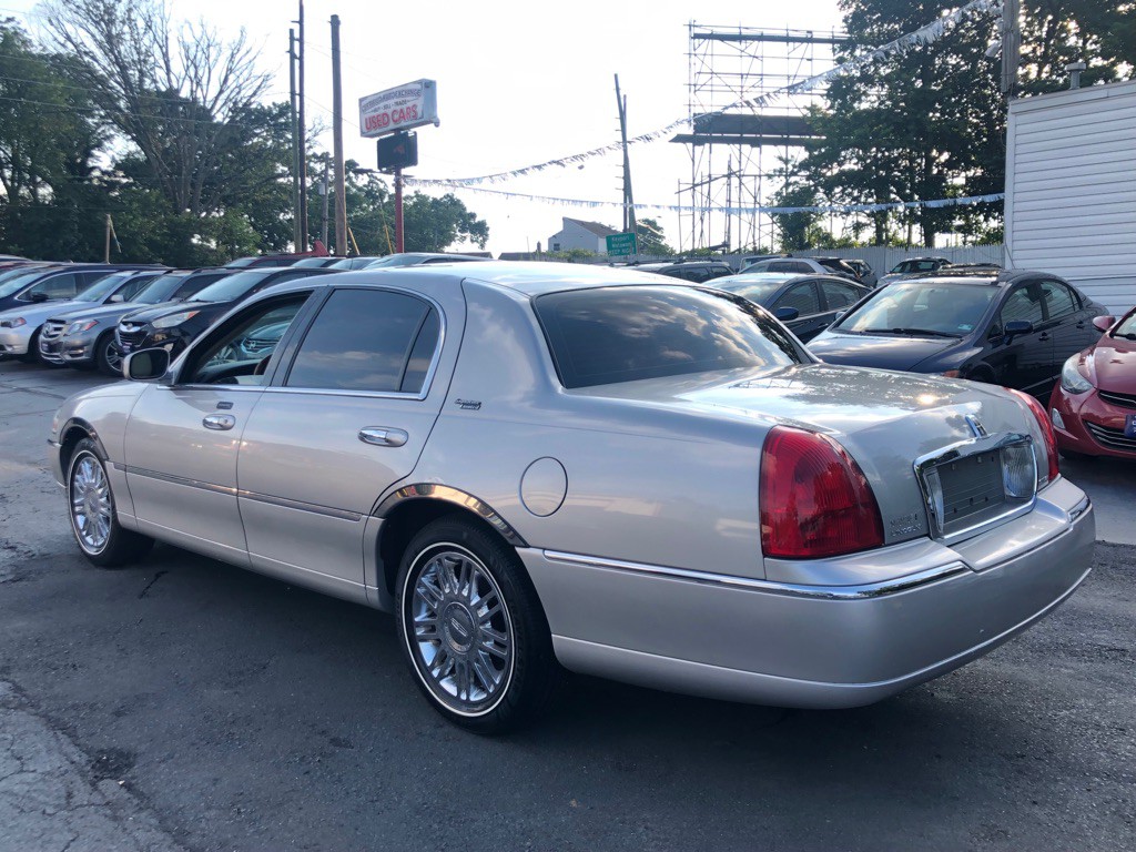 2007 Lincoln Town Car Image 4