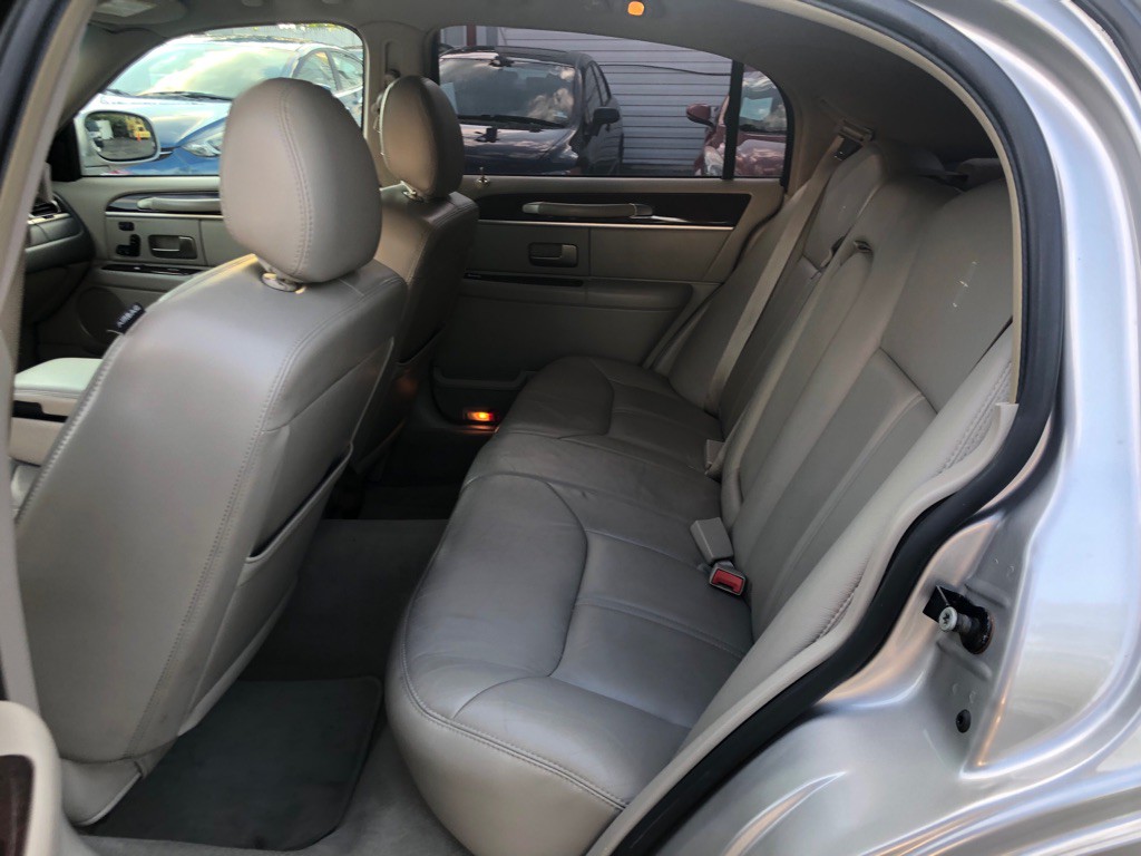 2007 Lincoln Town Car Image 19
