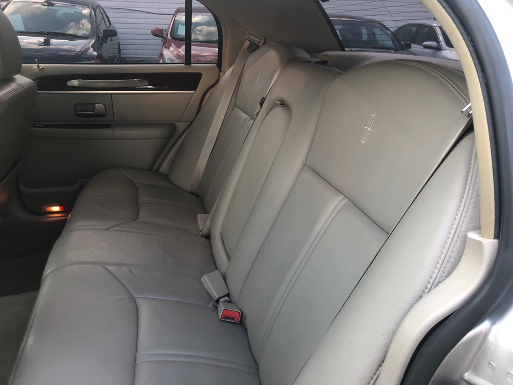 2007 Lincoln Town Car Image 20