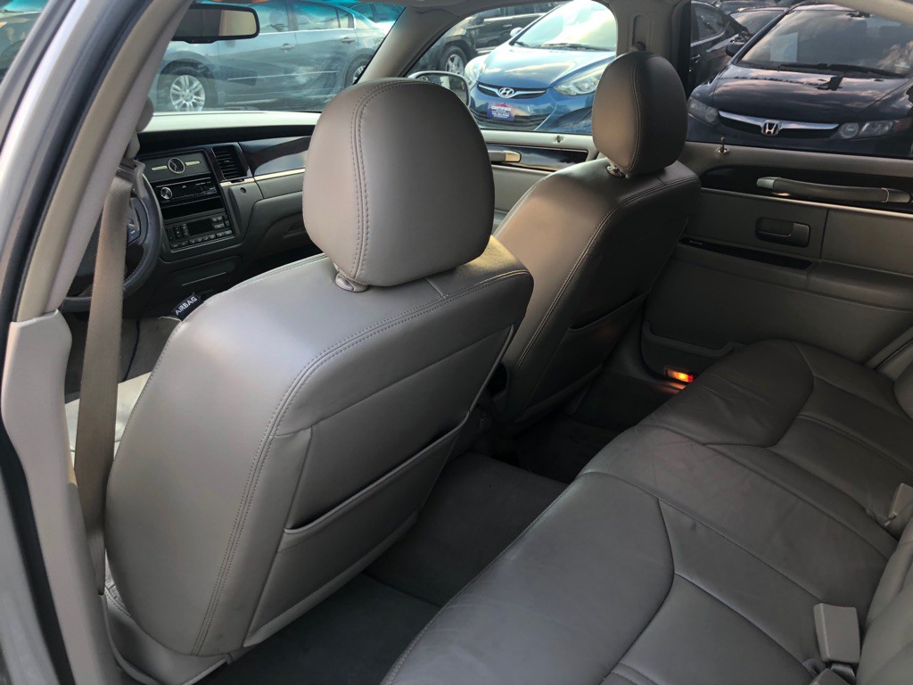 2007 Lincoln Town Car Image 22