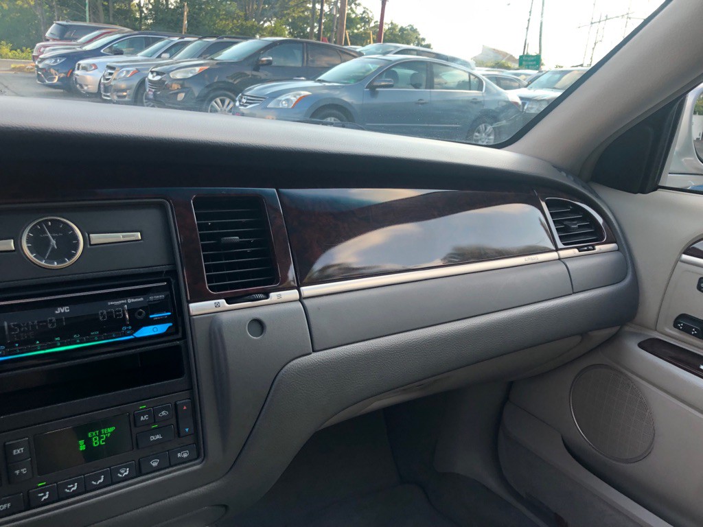 2007 Lincoln Town Car Image 27