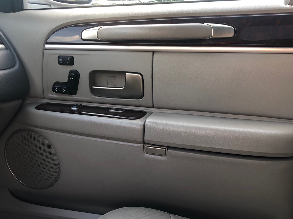 2007 Lincoln Town Car Image 28