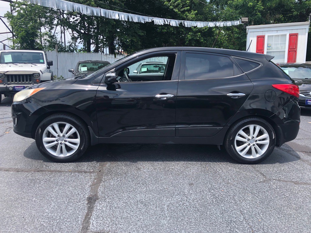 2013 Hyundai Tucson Image 2