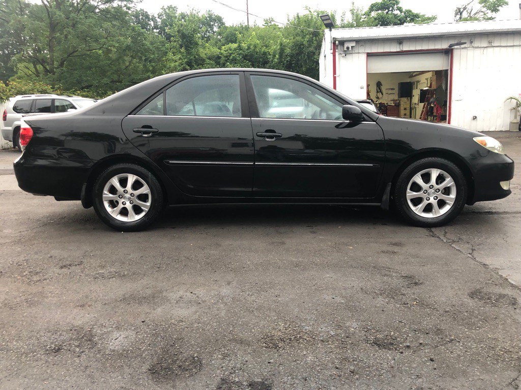 2005 Toyota Camry Image 2