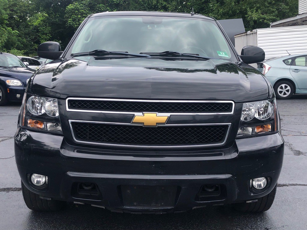 2012 Chevrolet Suburban Image 2