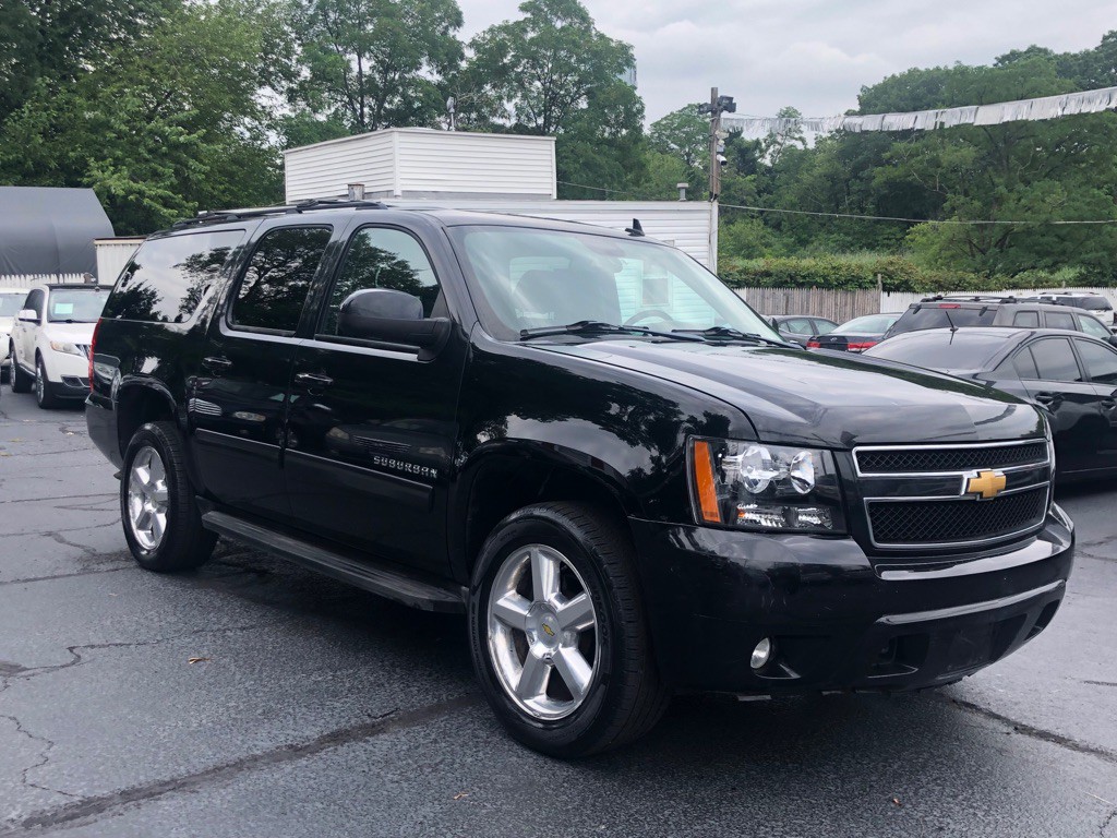 2012 Chevrolet Suburban Image 3