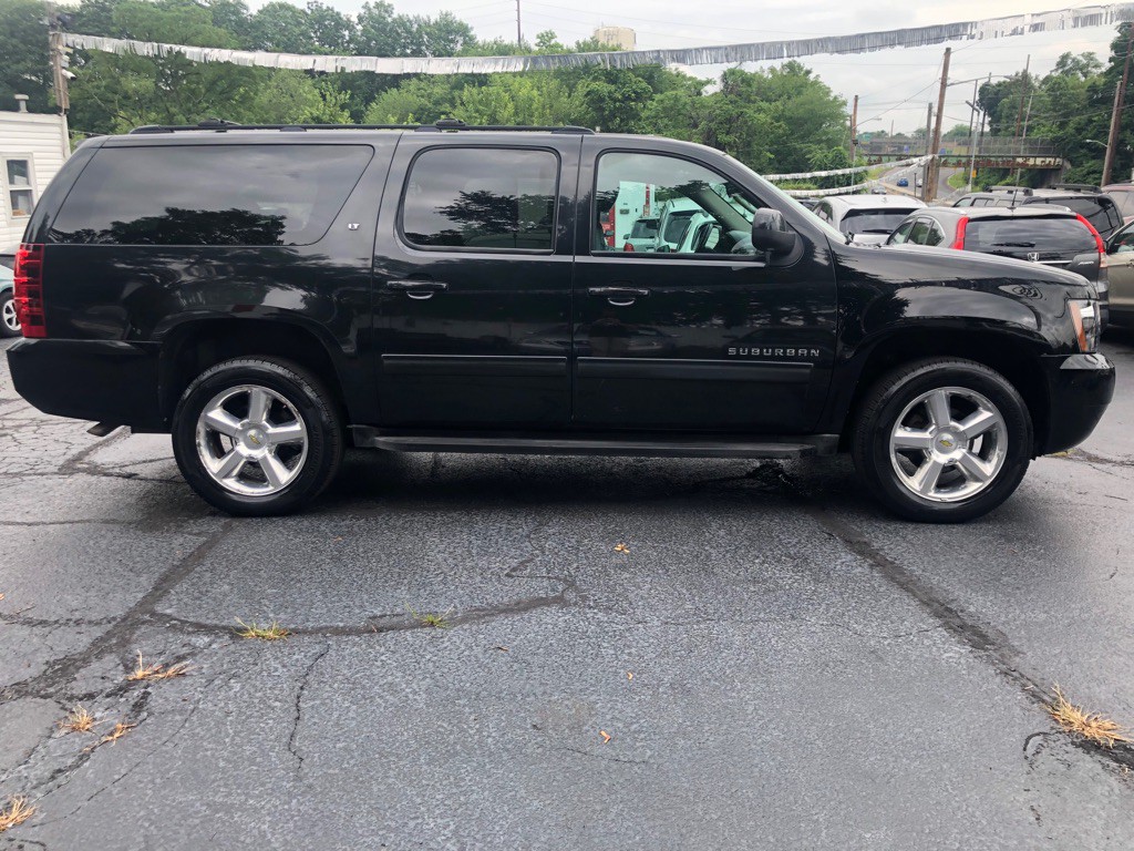 2012 Chevrolet Suburban Image 4