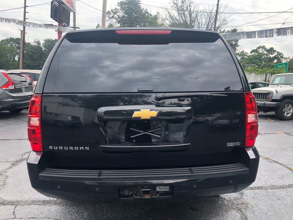 2012 Chevrolet Suburban Image 6