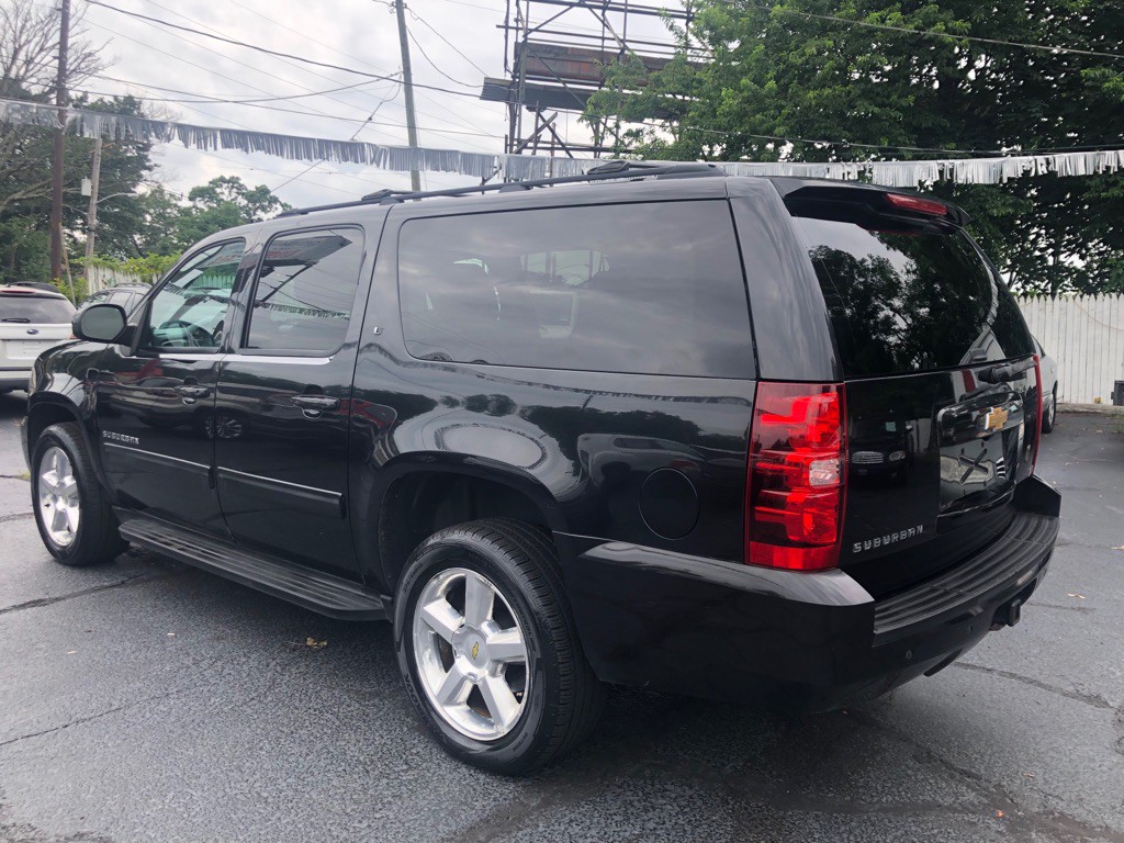 2012 Chevrolet Suburban Image 7