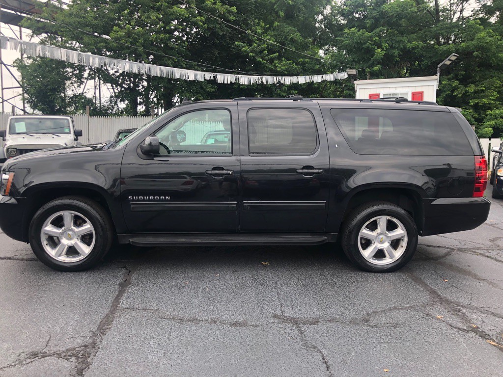 2012 Chevrolet Suburban Image 8
