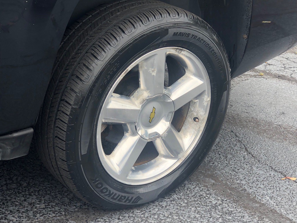 2012 Chevrolet Suburban Image 10