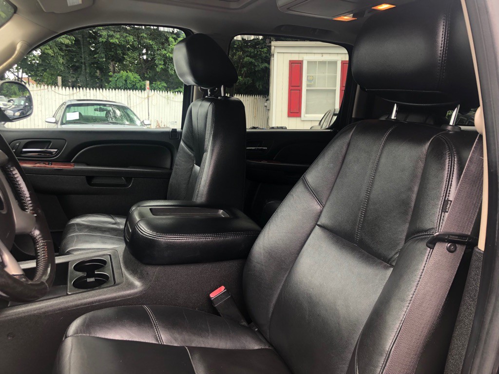 2012 Chevrolet Suburban Image 14