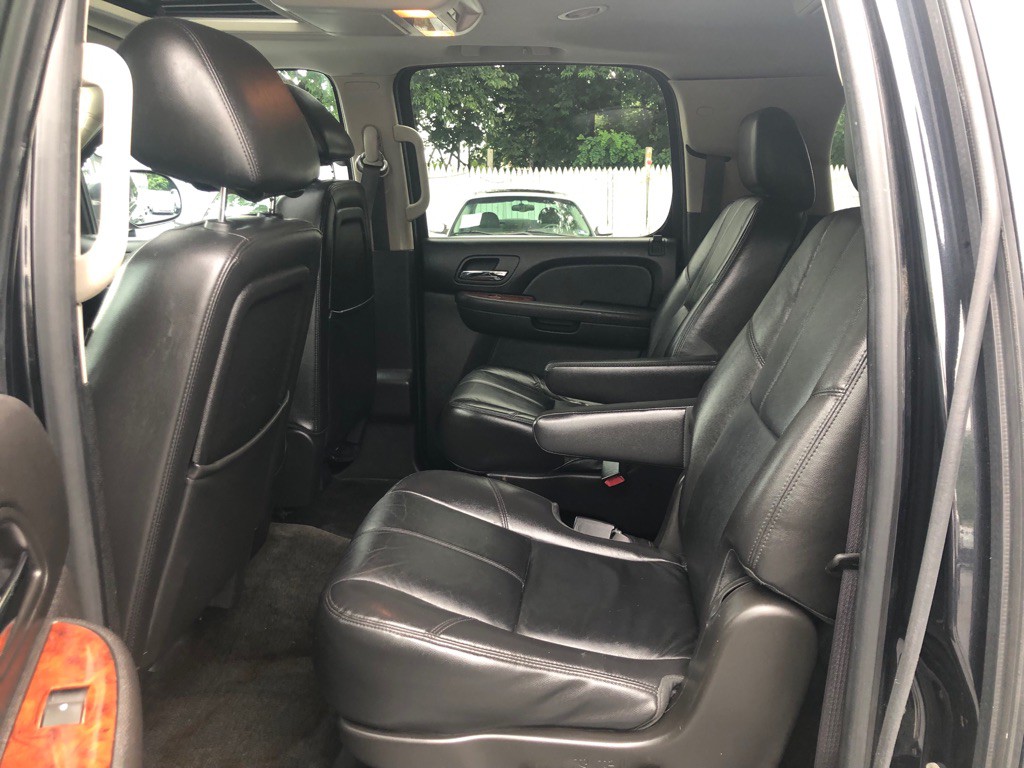 2012 Chevrolet Suburban Image 21