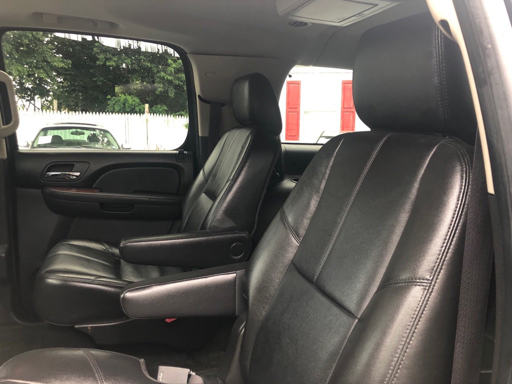 2012 Chevrolet Suburban Image 22