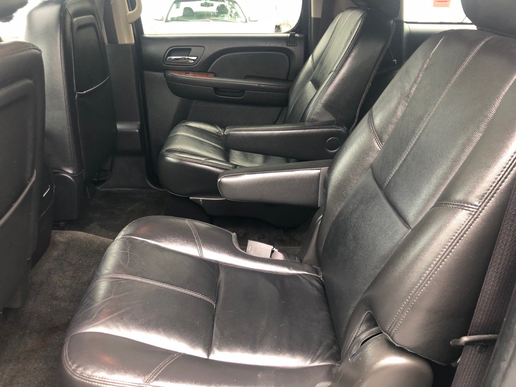2012 Chevrolet Suburban Image 23